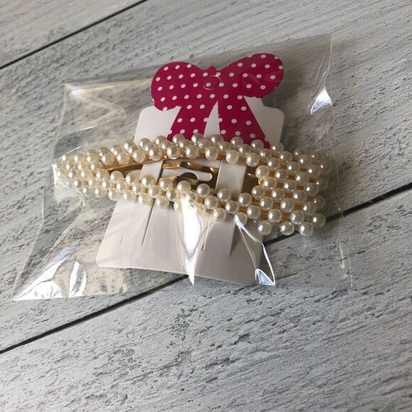 Oversized Faux Pearl Hair Clip in Gold 🌟 - Picture 6 of 7